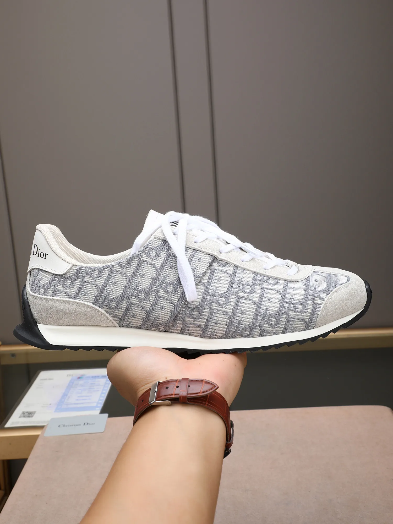 Men's shoes💰440 Dior【Dior】😘😘High-end series of casual men's shoes, simple and elegant👍👍👍The upper is made of first-layer genuine leather spliced ​​with Dior's special material [sun][sun]; imported first-layer sheepskin lining; special outsole, wear-resistant, lightweight, the overall design is harmonious and unified without lacking personality 👣🌟✨You deserve it! Multiple colors to choose from! 😍Size 38～44. (45 custom-made) The picture above is a big seller🔥🔥🔥